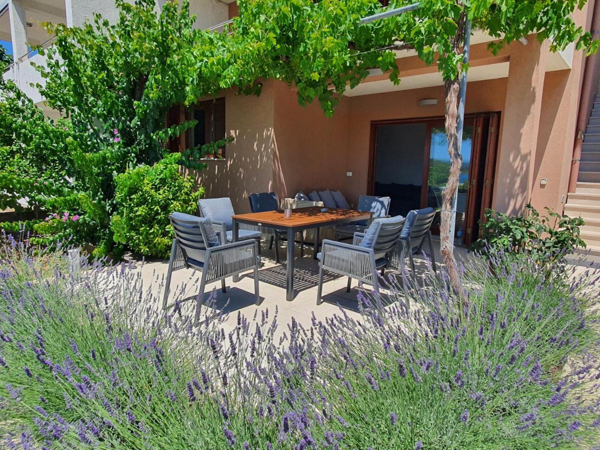Apartments Villa Oliva Turanj Exteriör bild