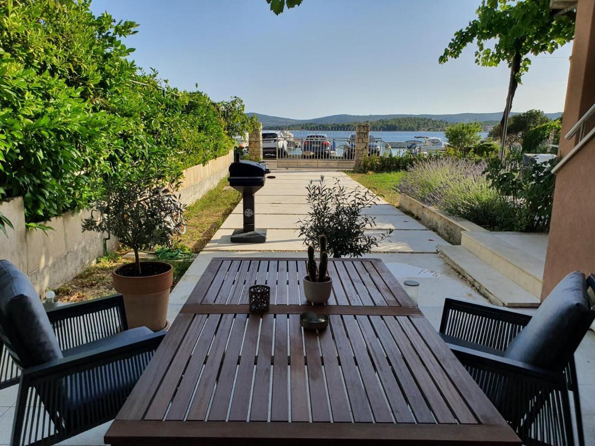 Apartments Villa Oliva Turanj Exteriör bild