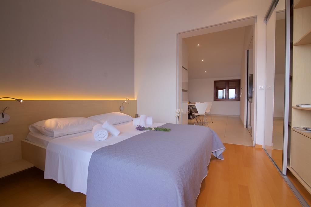 Apartments Villa Oliva Turanj Exteriör bild